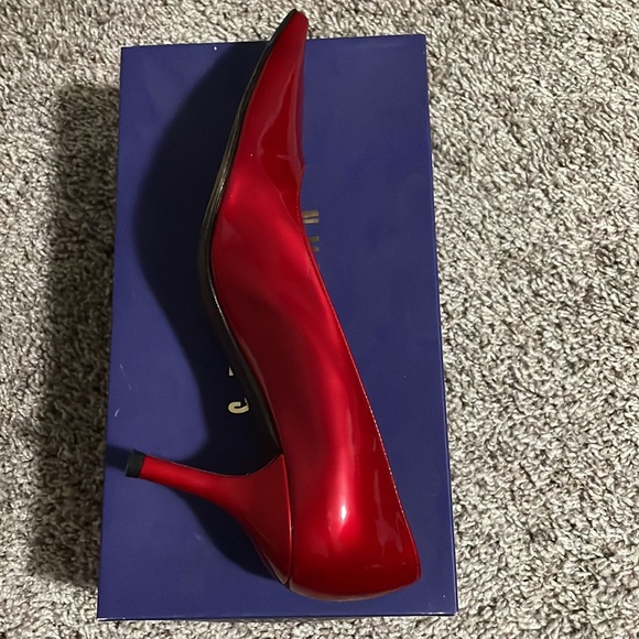 Stuart Weitzman Pump 🍎✨ - Picture 7 of 11